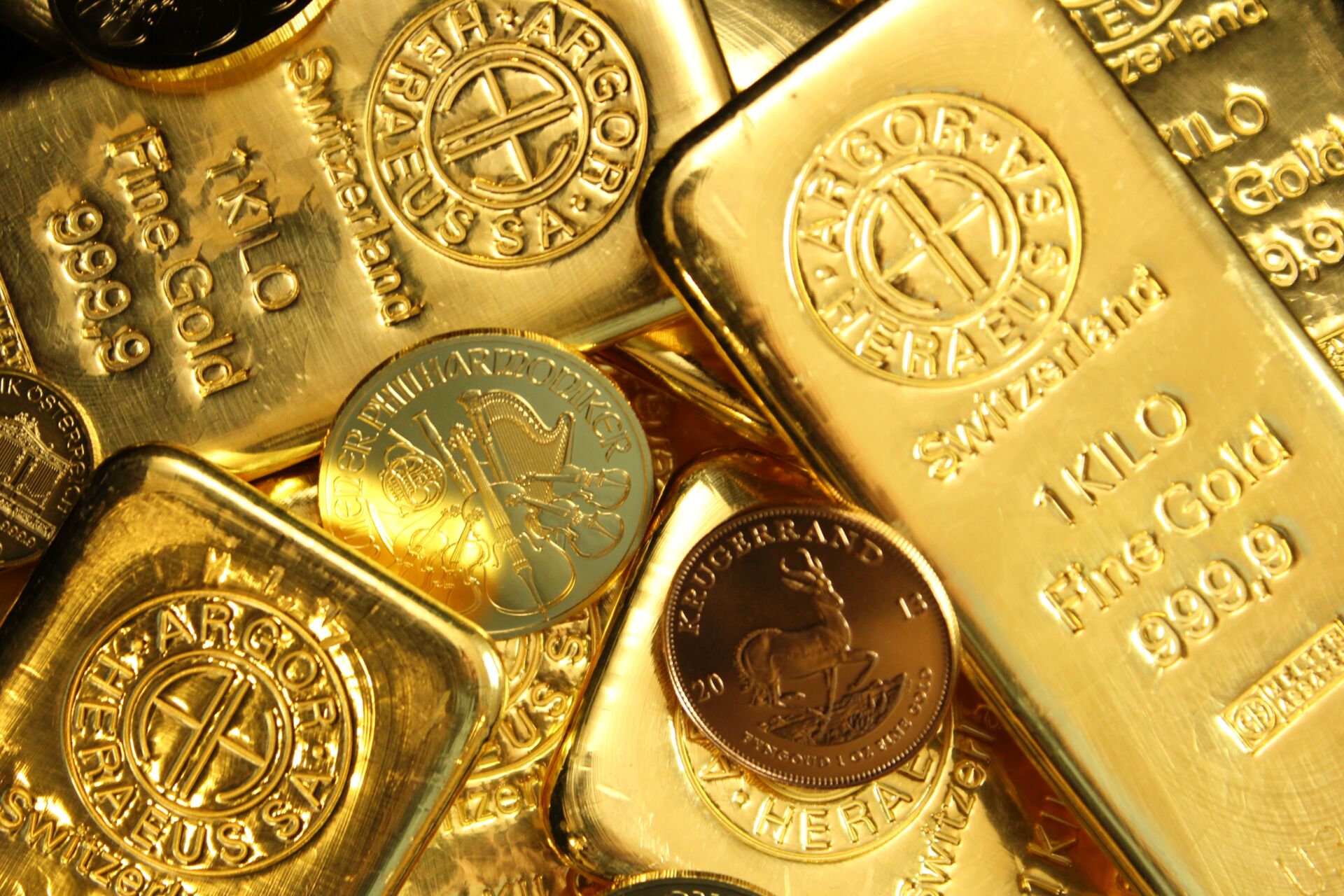 De hiërarchie van geld en de zaak voor $8.000 goud